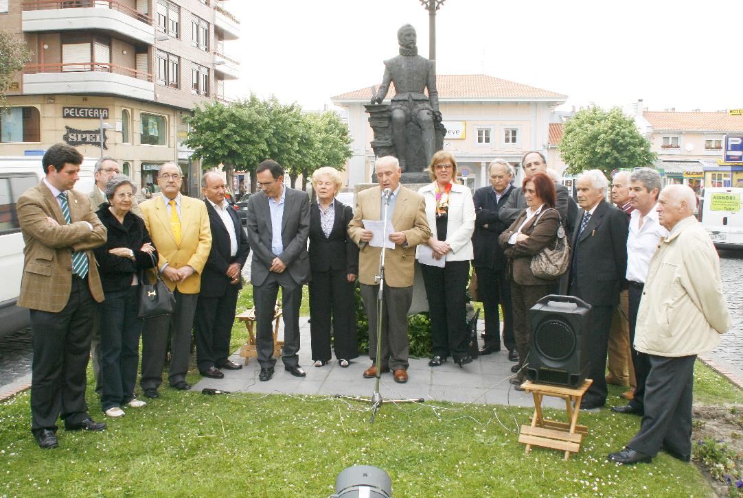 Torrelavega celebró el Día del Libro y homenajeó a Eulalio Ferrer
