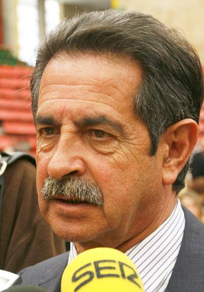 Revilla tacha de «estrambótico» el referéndum de Arenys