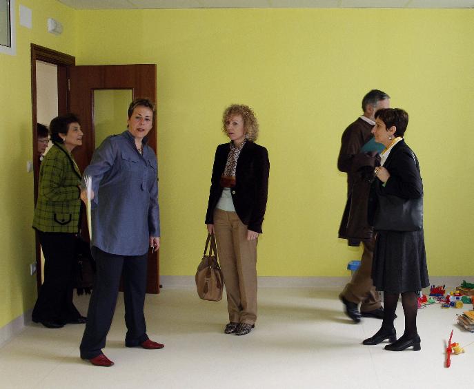 Díaz Tezanos inauguró las cuatro nuevas aulas del Centro de Adultos de Santander