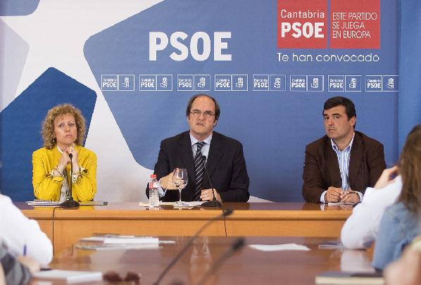  Acto de campaña en la Universidad de Cantabria con la presencia del ministro de educación