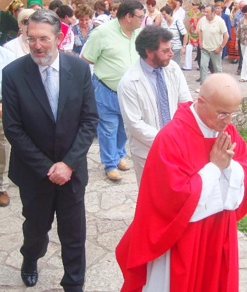  El delegado del Gobierno participó en la Fiesta de San Pedro y en la procesión del ‘ramu” en Tresviso
