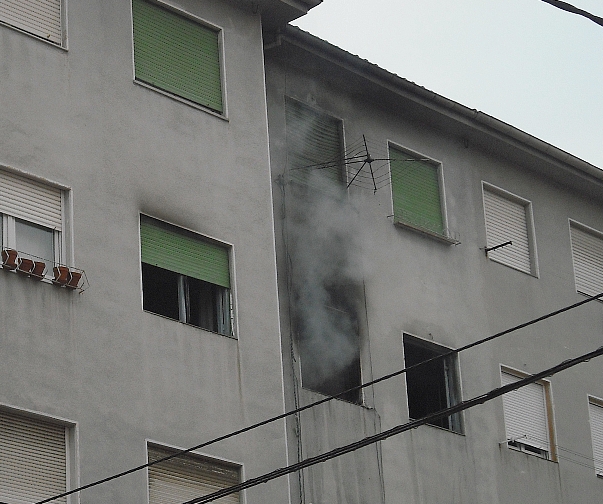 En la fotografía remitida por Pablo Sánchez se aprecia el humo en el piso afectado 