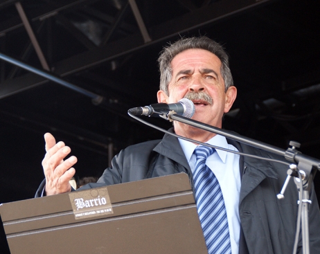 Revilla se muestra «indignado» y afirma que el ministro de Fomento “ha humillado” a Cantabria