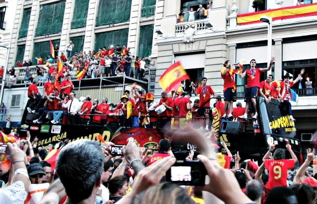 El autobús, a su paso por la Gran Vía de Madrid / Foto: Charles Tournier