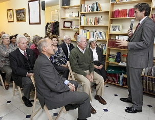 El alcalde visita la Casa de Castilla La Mancha en Santander