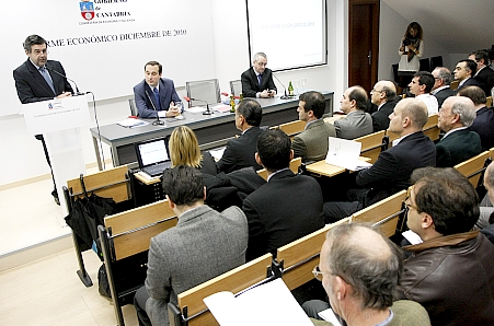 Agudo afirma que el mercado de trabajo “está empezando a reaccionar”/Foto: Lara Revilla (Gobierno de Cantabria)