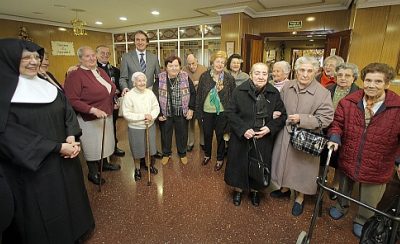 El alcalde visitó la residencia para la tercera edad "Santa Lucía"