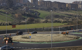 Abierta al tráfico la nueva rotonda en la Avenida de la Constitución