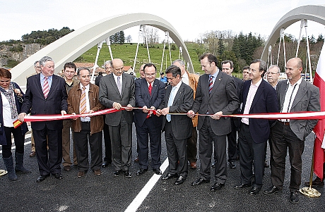 Revilla inaugura la variante de Puente San Miguel 