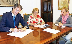 Firma del acuerdo con Ampros