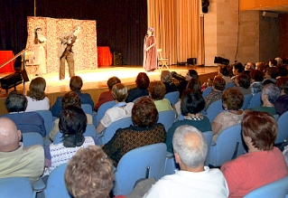 'Mujer plus' clausura la temporada de invierno con teatro