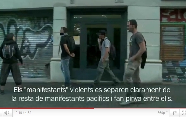 El movimiento 15-M difunde un confuso vídeo para intentar acusar a los Mossos d´Esquadra de provocar los altercados