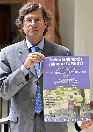Se refuerza el servicio telefónico de atención a los mayores