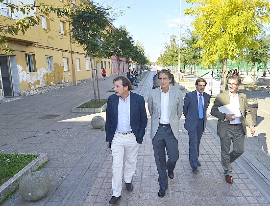 El alcalde visita el Barrio Pesquero (archivo)