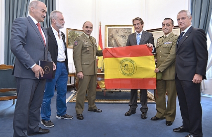 El Alcalde recibe a una delegación de las Fuerzas Armadas