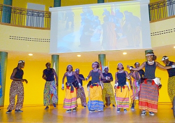 Actuará el coro africano Uganda Natumayini