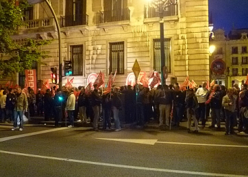 Medio millar de personas secunda la concentración nocturna de ambos sindicatos en Santander