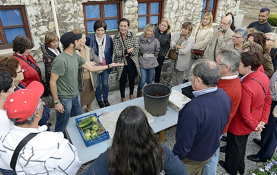 Un centenar de vecinos participa en el taller de horticultura ‘Te voy a poner verde’