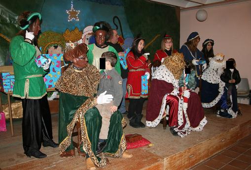 Los Reyes Magos de Oriente recibieron en audiencia a un centenar de niños y niñas en Valderredible