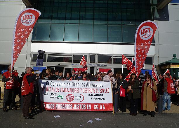  UGT amenaza con huelga general en las grandes superficies por el nuevo convenio colectivo