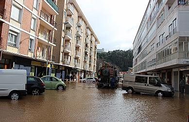 Laredo activa un protocolo de atención a los afectados por las inundaciones