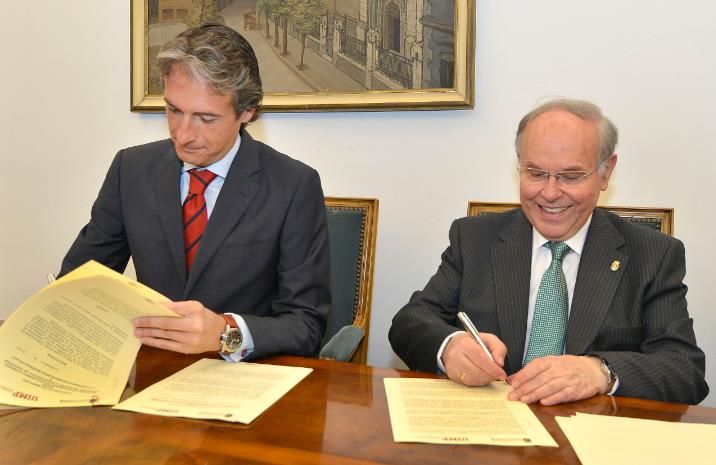 Ayuntamiento y UIMP firman un convenio de colaboración hasta 2017