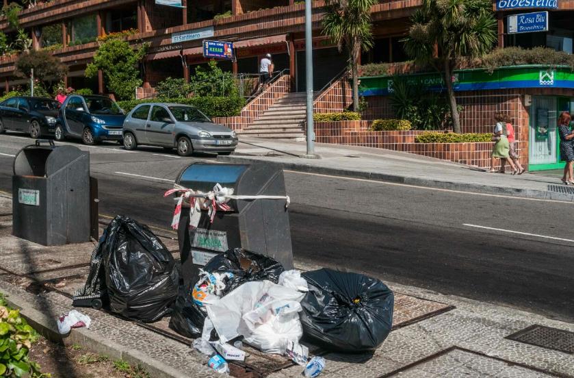 Basura en las calles aledañas al Casino