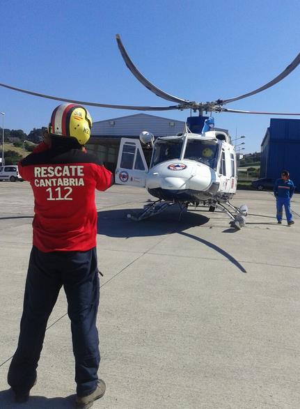  El helicóptero del Gobierno evacua a una senderista de la Canal del Haya