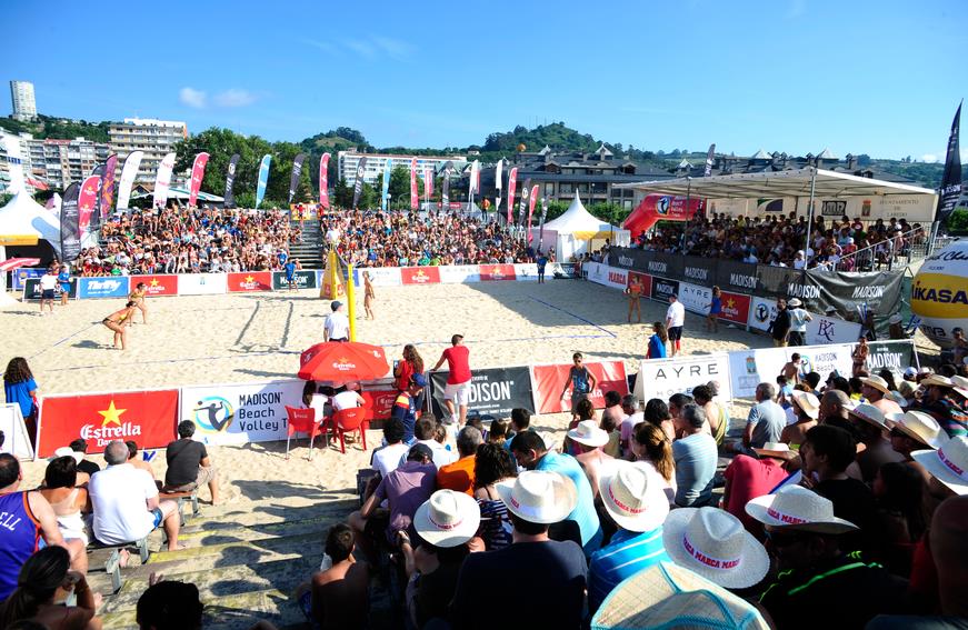 En marcha los III Internacionales Villa de Laredo de vóley playa