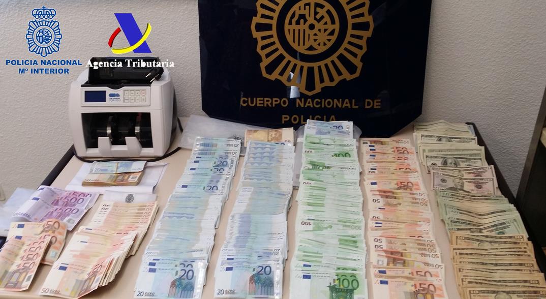 Dinero incautado a los integrantes de la trama