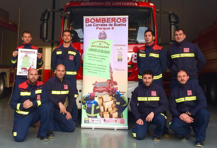 Bomberos del 112 organizan una recogida solidaria de productos infantiles en Los Corrales de Buelna