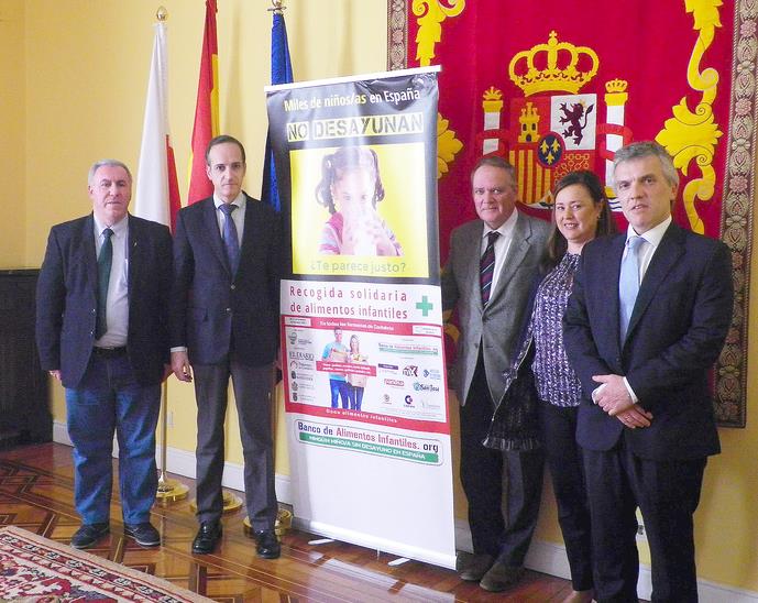 El Delegado del Gobierno se suma a la recogida solidaria de alimentos infantiles en todas las farmacias de Cantabria