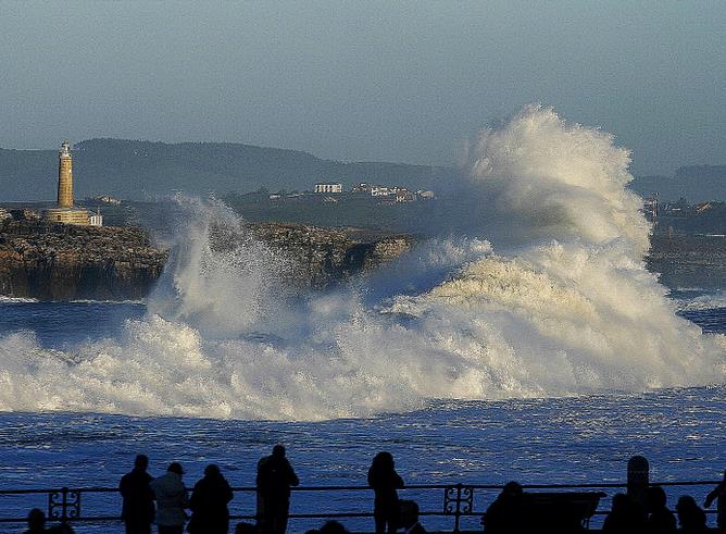  Cantabria tendrá activo lunes y martes el aviso naranja por fenómenos costeros adversos