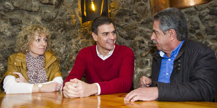 Rosa Eva Díaz Tezanos, Pedro Sánchez y Miguel Ángel Revilla / Foto: PSOE