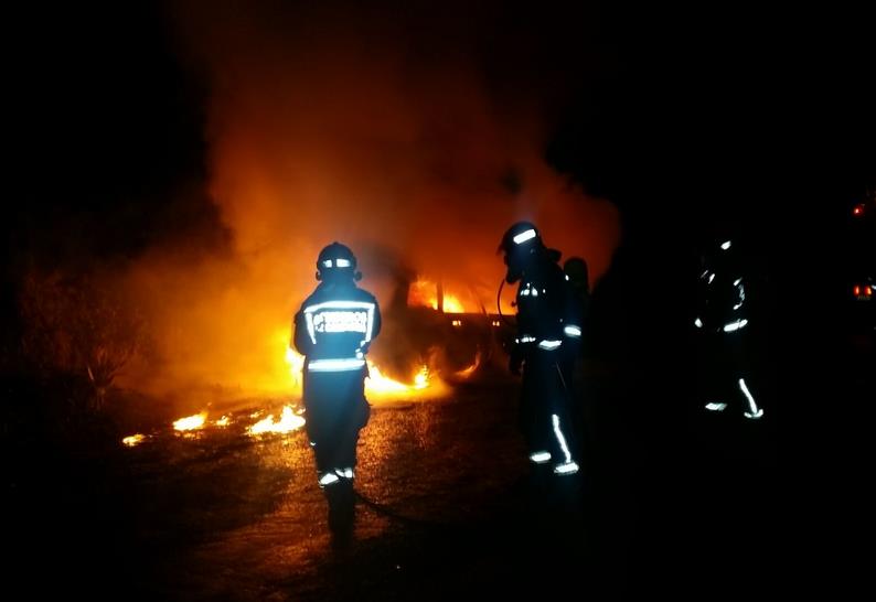 Bomberos del 112 extinguen dos incendios en vehículos