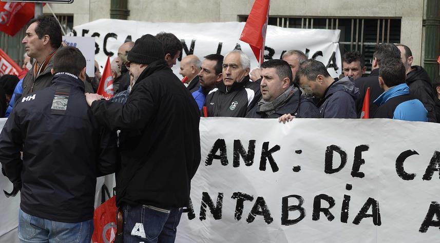 Trabajadores de Talleres Martínez se concentran para exigir soluciones al Ejecutivo