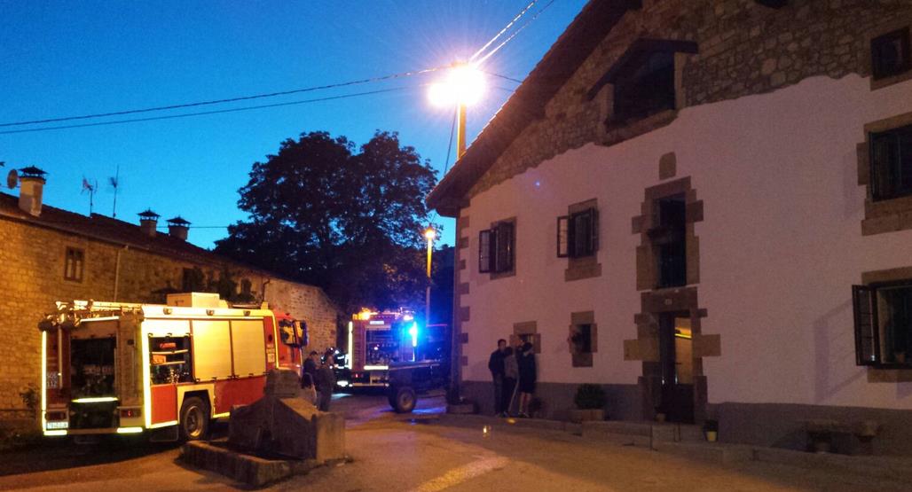 Extinguido el incendio en un pajar de Hoz de Abiada