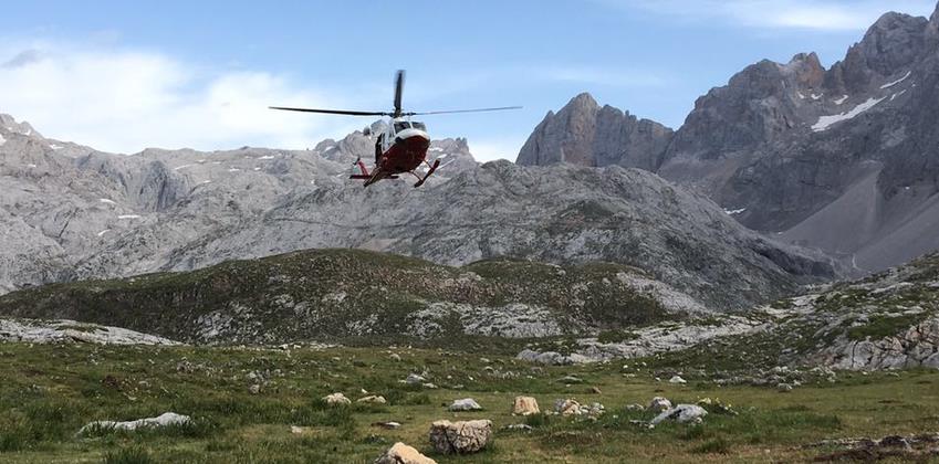  Rescatados un adulto y un niño perdidos anoche en Picos de Europa