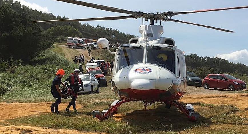  Dos muertos al caer con su coche por un acantilado de Galizano