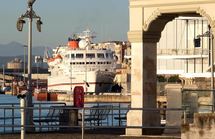 El crucero "Bremen" hace escala en Santander con 120 turistas a bordo