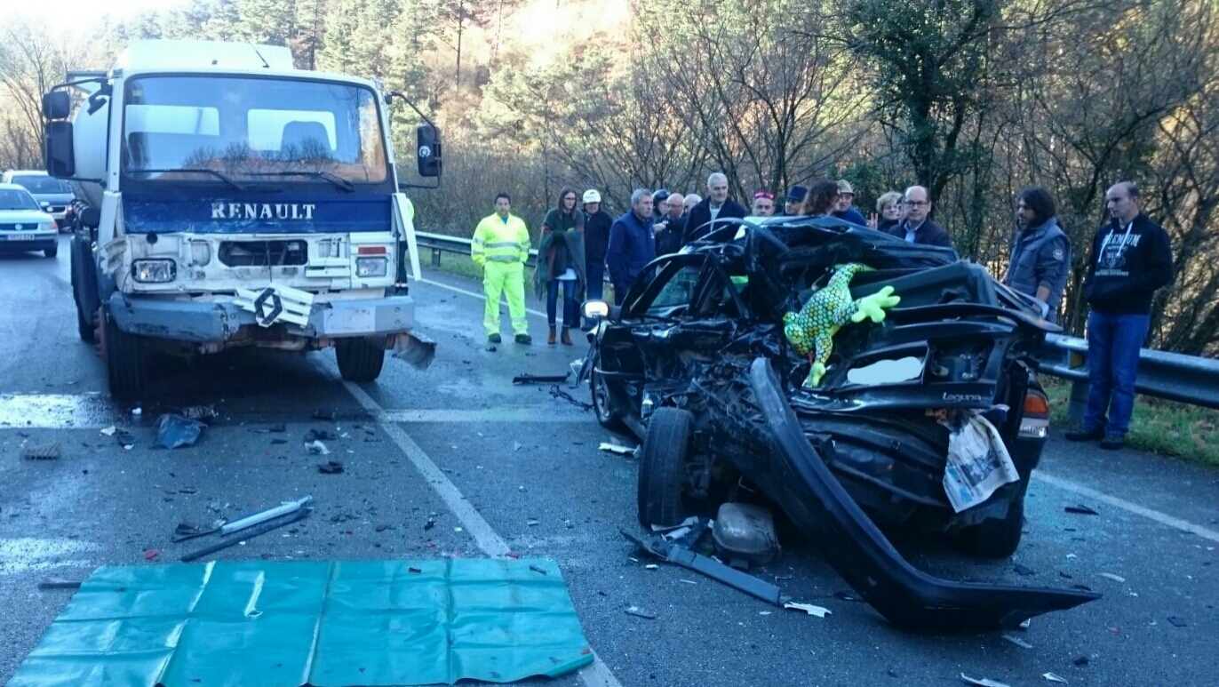  Herida muy grave una mujer tras un accidente entre un coche y un camión en Ruente