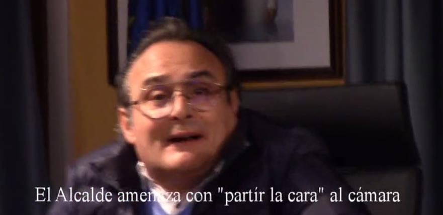 El alcalde de Vega de Pas amenaza con "partir la cara" a un cámara que grababa el Pleno