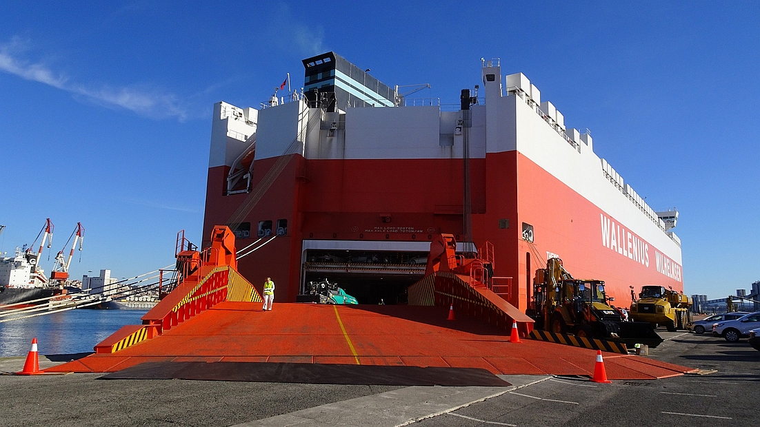 El buque "Themis" realiza su viaje inaugural con escala en el Puerto de Santander