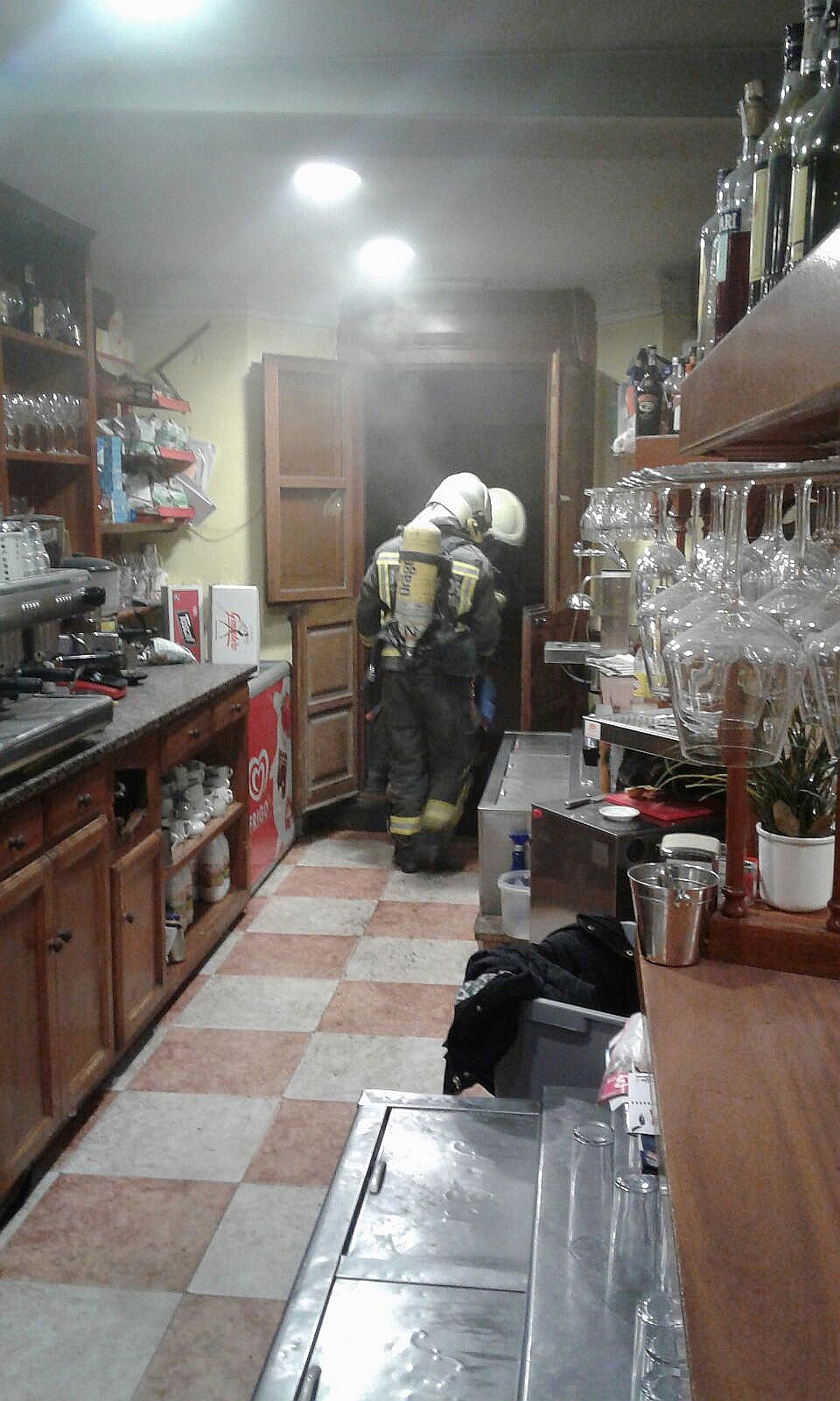 Extinguido un incendio en la cocina de una cafetería de Comillas