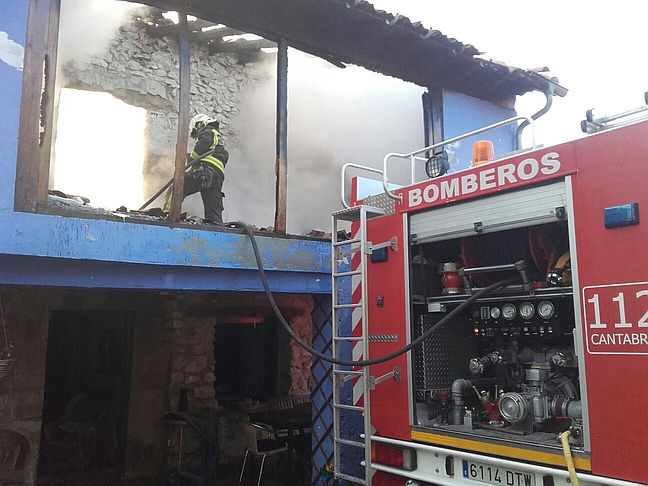  Se incendia una vivienda en Udías