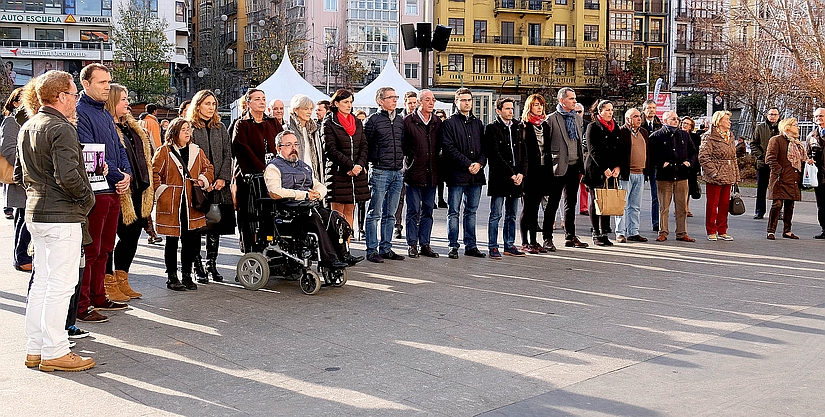 Santander muestra su rechazo a la violencia de género y al terrorismo en Turquía / MINUTO SILENCIO PRIMERA VÍCTIMA VIOLENCIA GÉNERO 2017 Y ATENTADO ESTAMBUL