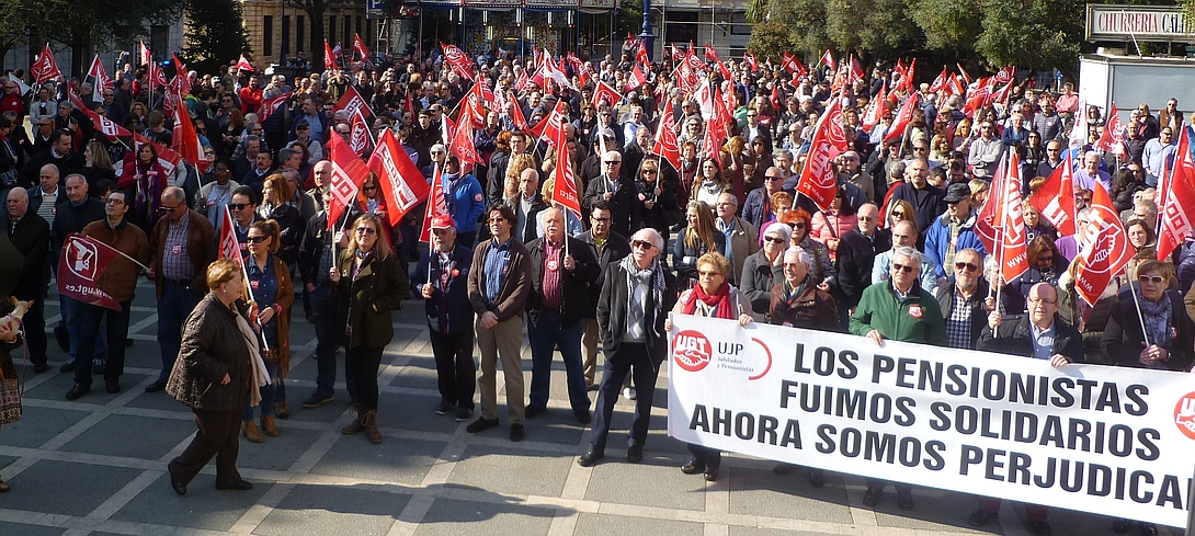  Más de 1.500 personas respaldan la manifestación de UGT y CCOO en Santander por el empleo y los salarios dignos