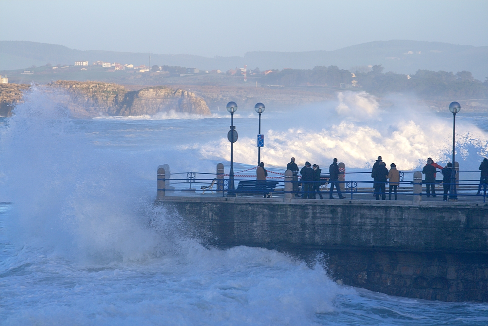 Activado el dispositivo preventivo por alerta naranja en la costa de Santander