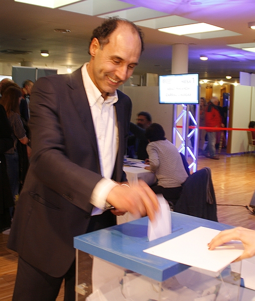 Ignacio Diego vota, 25 de marzo de 2017 (C) CANTABRIA DIARIO