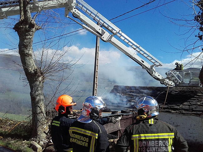 Extinguido un incendio en una cabaña de San Pedro del Romeral